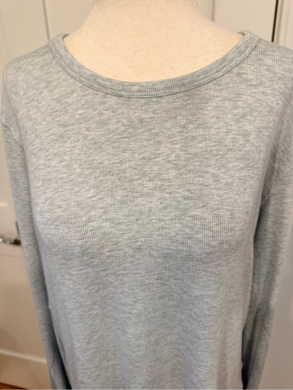 lululemon athletica Hold Tight Light Gray Long-Sleeve Crew Top - Picture 8 of 15